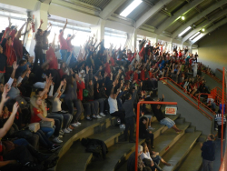 Em assembleia, trabalhadores/as definem continuar a greve