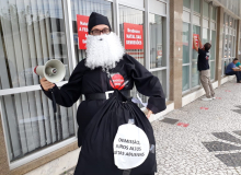 Protesto em Bradesco de Criciúma denuncia demissões de trabalhadores perto do Natal