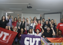 Delegados do 14º CECUT-SC de Floripa se reúnem para ler texto estadual