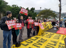 Sérgio Moro é recebido com protestos em Florianópolis