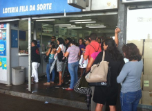 Campanha protesta pela revogação da lei da fila das lotéricas