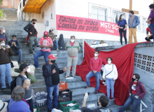 MST doa 14 toneladas de alimentos em SC para festejar seu aniversário de 36 anos