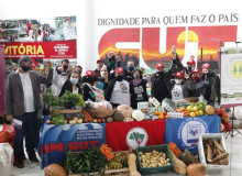 Com ajuda do movimento sindical, MST doa 13 toneladas de alimentos em Joinville/SC