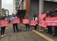 Bancários de Criciúma protestam contra demissões no Santander