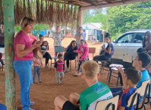Páscoa solidária alegra crianças em acampamentos de Xanxerê e Abelardo Luz