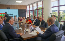 Proposta de reajuste do Piso Estadual é entregue ao governador Jorginho Mello