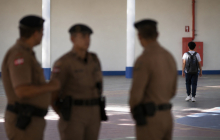 Professora da rede estadual denuncia casos de violência em escola cívico-militar
