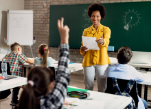 Sinte/SC entra com ação contra lei que restringe atuação de professores em sala
