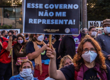 Com repressão, governo de SC aprova reforma da Previdência dos servidores estaduais